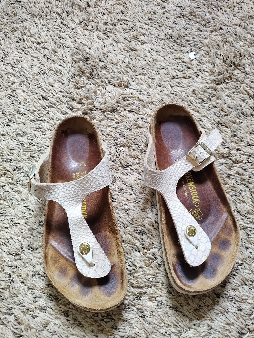 Birkenstock Gizeh Scales Metallic White Sandals Sz 37/6